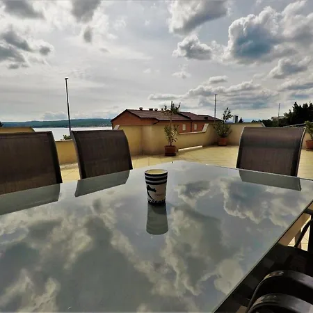 Lejlighed In Mit Meerblick By Interhome Crikvenica